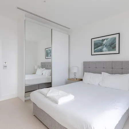 Apartment Chic 1bd Flat Wviews Of The Shard - South Quay!