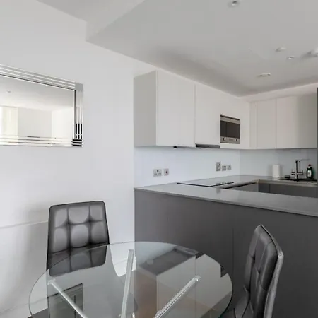 Chic 1bd Flat Wviews Of The Shard - South Quay! * London