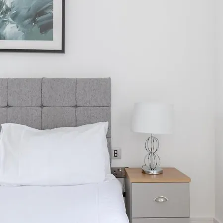 Chic 1bd Flat Wviews Of The Shard - South Quay!
