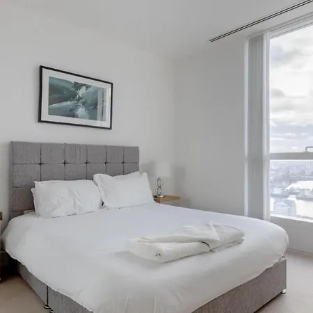 Chic 1bd Flat Wviews Of The Shard - South Quay! Apartment *