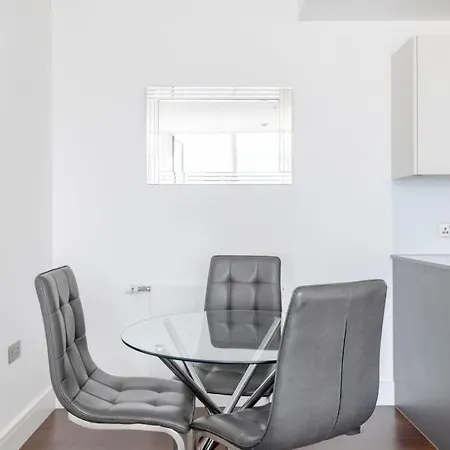 Apartment Chic 1bd Flat Wviews Of The Shard - South Quay! London