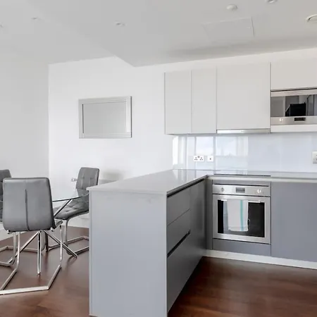 Apartment Chic 1bd Flat Wviews Of The Shard - South Quay!