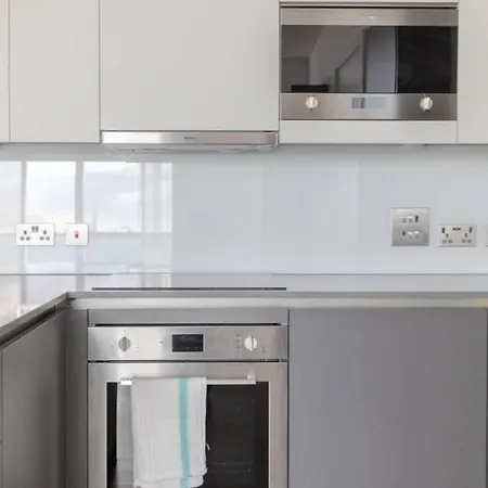 Chic 1bd Flat Wviews Of The Shard - South Quay! *