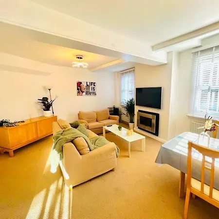 The Vista Apartment *