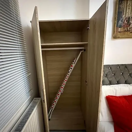 Parkside North - Victoria Line Apartment