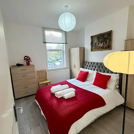 Parkside North - Victoria Line Apartment *