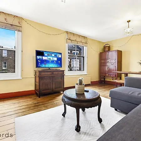 Peaceful 2-bedroom Flat Near Queens Park Station * Londres