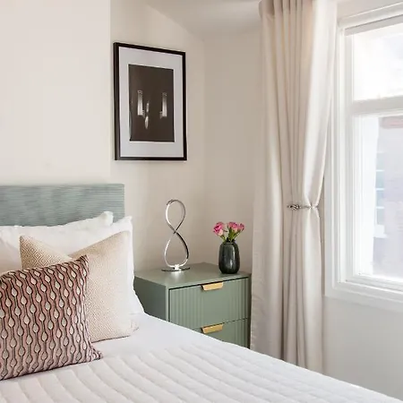2 Bedroom In Covent Garden Sleeps 6