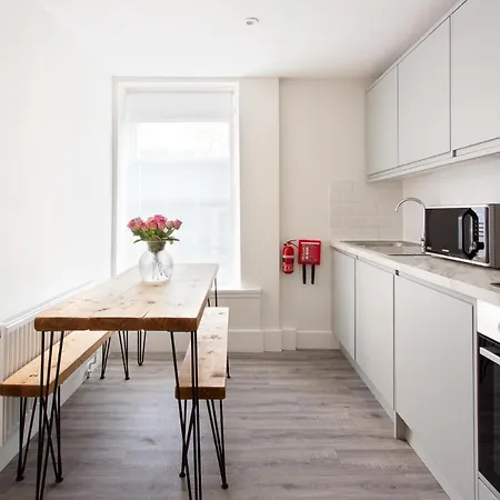 Apartment 2 Bedroom In Covent Garden Sleeps 6