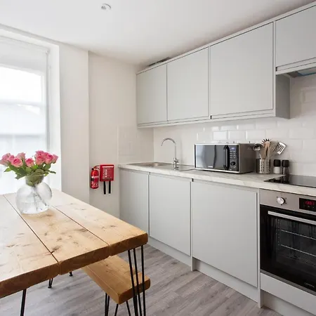 2 Bedroom In Covent Garden Sleeps 6 London