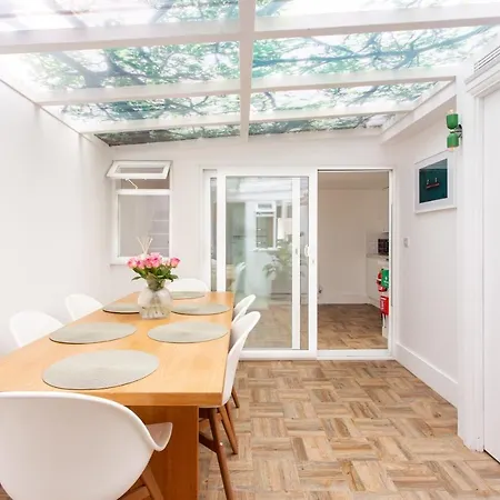 2 Bedroom In Covent Garden Sleeps 6 London