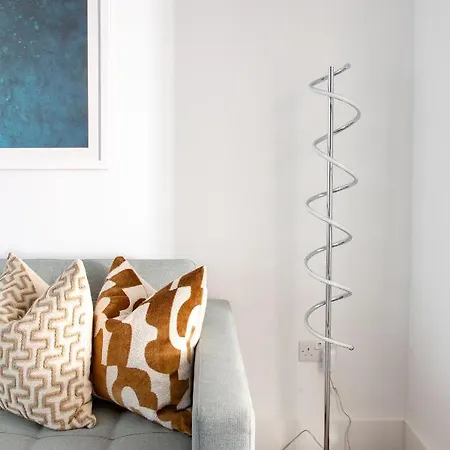 2 Bedroom In Covent Garden Sleeps 6