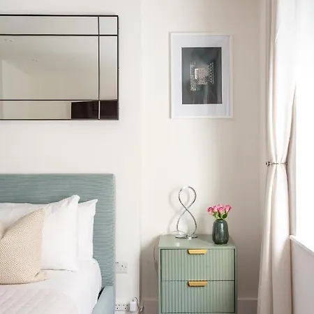 2 Bedroom In Covent Garden Sleeps 6 Apartment London