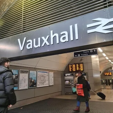 Homestay Vauxhall Shared House: Embassy Area Convenience *