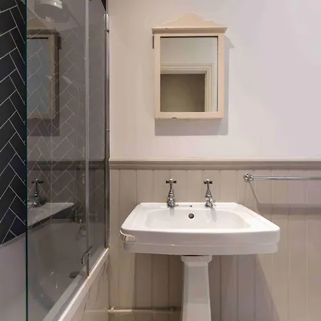 Vauxhall Shared House: Embassy Area Convenience Homestay *