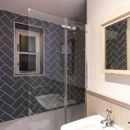 Vauxhall Shared House: Embassy Area Convenience * London