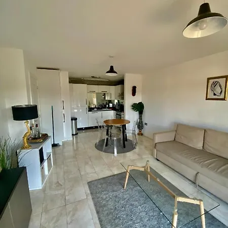 Captivating 1-bed Greater London Belvedere