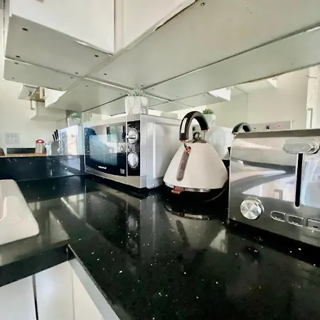 Captivating 1-bed Greater London *
