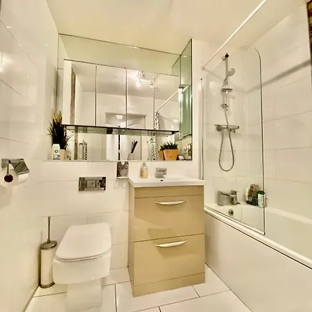 Captivating 1-bed Greater London Belvedere