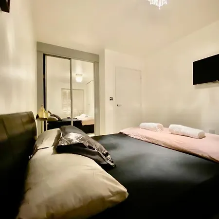 Captivating 1-bed Greater London *