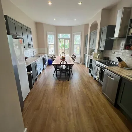 Grand Tulse Hill * London