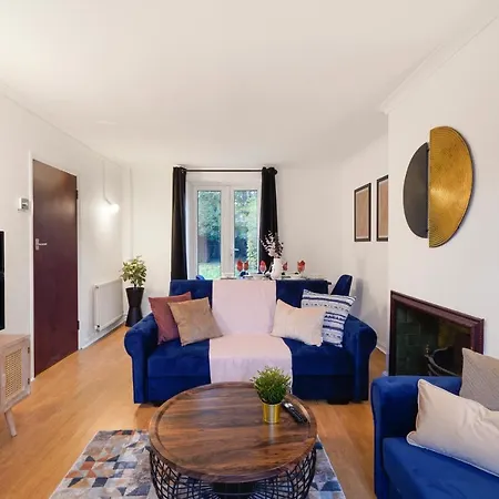 Boutique Shepherds Bush Abode- Garden- Sleeps 12 Holiday home