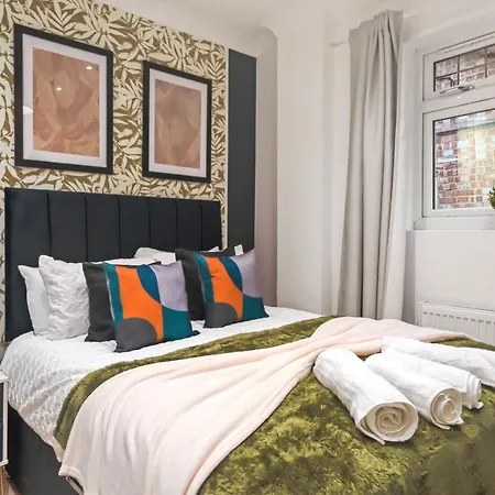 Apartment Stunning 3-bedroom In - Sleeps 8 London