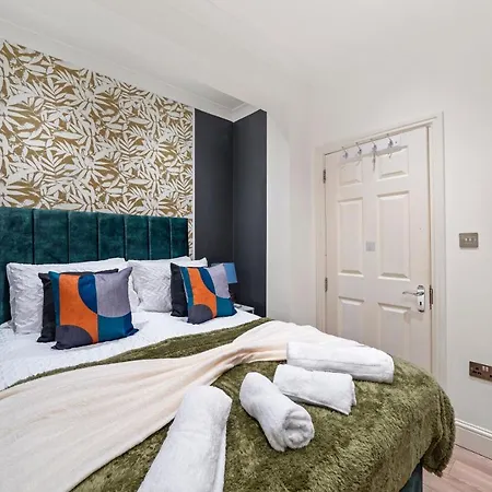 Stunning 3-bedroom In - Sleeps 8 Apartment London