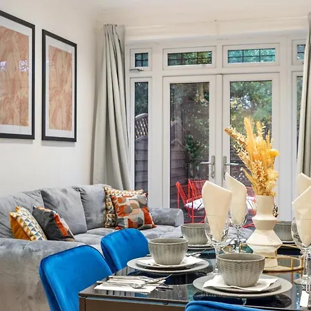 Gorgeous 3-bedroom In - Sleeps 8 * London