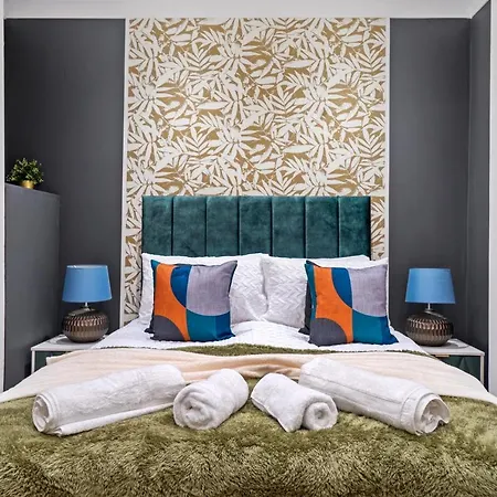 Stunning 3-bedroom In - Sleeps 8