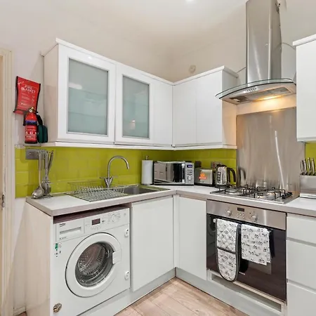 Apartment Stunning 3-bedroom In - Sleeps 8 London