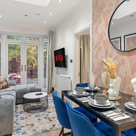 Stunning 3-bedroom In - Sleeps 8 * London