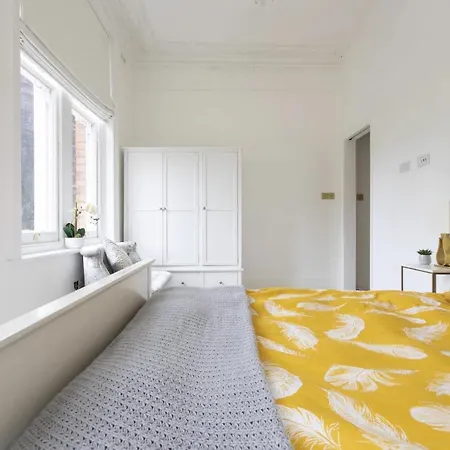 Stunning 4-bed In London-parking & Garden *