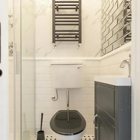 Stunning 4-bed In London-parking & Garden Apartment London