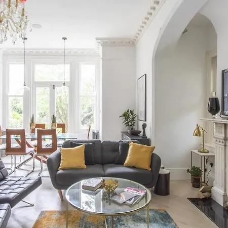 Stunning 4-bed In London-parking & Garden London