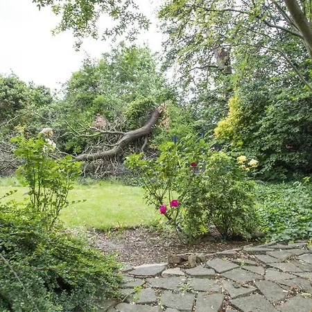 Stunning 4-bed In London-parking & Garden Apartment *