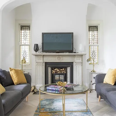 Apartment Stunning 4-bed In London-parking & Garden