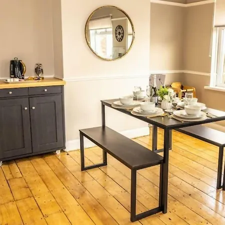 Apartment Cosy 3 Bedroom House With Free Parking Near Kingston Thames