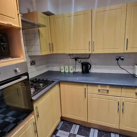 Comfortable 2 Bedroom House With Free Parking And Great Transport Links * Dagenham