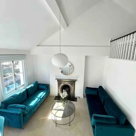 Apartment Fab Split Level Kensington