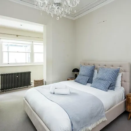 Cosy And Stylish Notting Hill For 2
