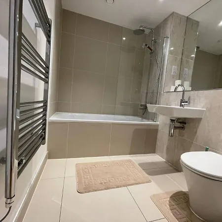 Apartment Lovely 2 Bedroom London