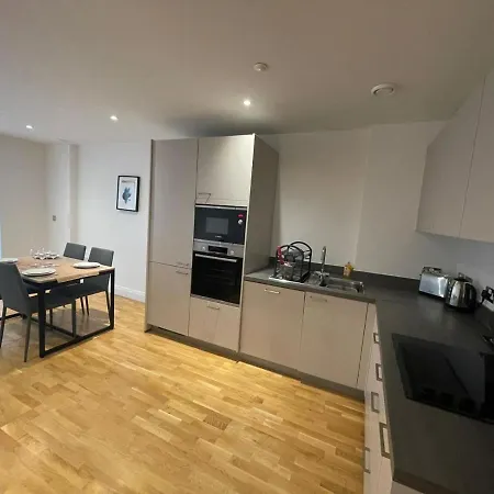 Lovely 2 Bedroom Apartment