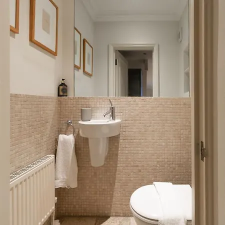Beautiful 4 Bedroom House Near Paddington Station Holiday home London
