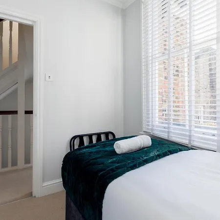 Beautiful 4 Bedroom House Near Paddington Station * London