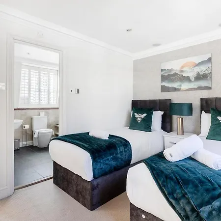 Holiday home Beautiful 4 Bedroom House Near Paddington Station *