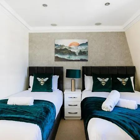 Beautiful 4 Bedroom House Near Paddington Station