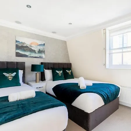 Beautiful 4 Bedroom House Near Paddington Station Holiday home *