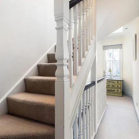 Beautiful 4 Bedroom House Near Paddington Station *