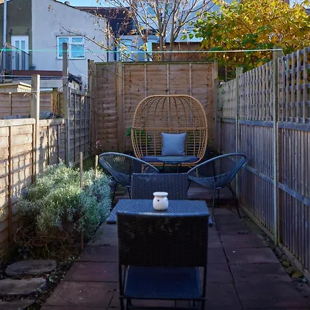 The Leyton Midland Crib - Cozy 2bdr Flat With Study + Garden